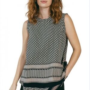 The Limited black/white print cap sleeve silky feel  top size XS